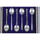 A CASED SET OF GEORGE V SILVER COFFEE SPOONS, Birmingham 1922, Hukin & Heath Ltd, folded finial,