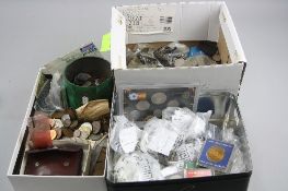 A MISCELLANEOUS LOT OF COINAGE, to include World coins, tokens, commemoratives, some silver coins,