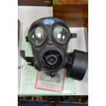 BREATHING PROTECTION APPARATUS WITH FILTER, with instructions and information from the Bahrain