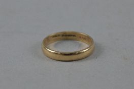 A 9CT WEDDING BAND, ring size R, approximate weight 2.8 grams