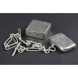 A SILVER CHAIN, vesta, a small box, approximate weight 81 grams (3)
