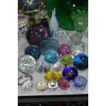 A COLLECTION OF VARIOUS GLASS PAPERWEIGHTS, to include Mdina etc (21)