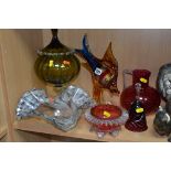 A MURANO STYLE GLASS FISH, together with five other coloured glass items (6)