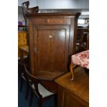 A GEORGIAN OAK AND MAHOGANY HANGING CORNER CUPBOARD (key)