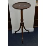 AN EARLY 20TH CENTURY MAHOGANY PLANT STAND, on triple outward splayed legs, approximate height 91cm