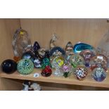 A GROUP OF VARIOUS PAPERWEIGHTS, to include Mdina, Wedgwood, M.Jonasson etc (24)