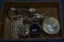 A SMALL BOX OF SILVER, CONDIMENTS AND PLATED ITEMS