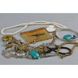 A MIXED LOT OF VICTORIAN AND EDWARDIAN JEWELLERY