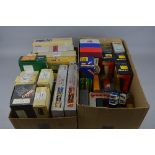 A QUANTITY OF BOXED AND UNBOXED MAINLY CORGI AND CORGI CLASSICS BUS AND COACH MODELS, to include
