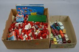 A QUANTITY OF UNBOXED AND ASSORTED LEGO, c.1960's vintage items, to include boxed accessory pack
