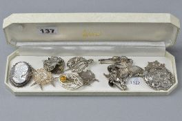 A BOX OF FIFTEEN MIXED SILVER BROOCHES