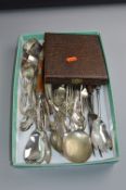 A BOX OF VARIOUS SILVER AND PLATE FLATWARE, together with two silver napkin rings, toddy spoon,