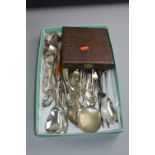 A BOX OF VARIOUS SILVER AND PLATE FLATWARE, together with two silver napkin rings, toddy spoon,