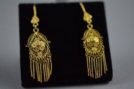 A PAIR OF 18CT GOLD FILIGREE EARRINGS, approximate weight 6.0 grams