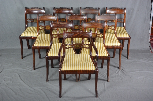 A SET OF ELEVEN REGENCY MAHOGANY ROSEWOOD AND BRASS INLAID DINING CHAIRS, moulded top rail above bar - Bild 5 aus 5