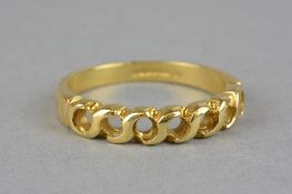 A MODERN 18CT GOLD HALF ETERNITY RING MOUNT, seven stone mount, each vacant stone measuring