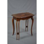 AN EDWARDIAN MAHOGANY AND INLAID SHAPED RECTANGULAR OCCASIONAL TABLE, the centre inlaid with oval