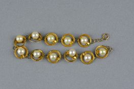 A LATE 20TH CENTURY DAINTY AKOYA CULTURED PEARL BRACELET, eleven cultured pearls each measuring