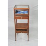 AN EDWARDIAN MAHOGANY TABLE TOP DISPLAY CABINET, the hinged square top with glazed lid and side