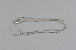 A MODERN PLATINUM DIAMOND SPECTACLE SET CHAIN, comprised of fine post style links, measuring