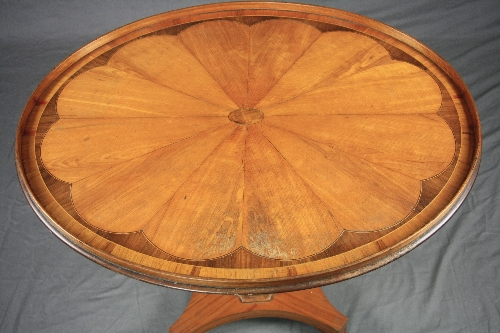 A 19TH CENTURY OVAL SATINWOOD, ROSEWOOD INLAID AND BANDED TILT TOP TABLE, the galleried top with - Bild 4 aus 4