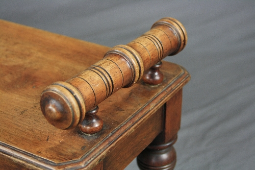 A VICTORIAN MAHOGANY RECTANGULAR WINDOW SEAT, with canted corners, raised cylindrical seat ends, - Bild 3 aus 4