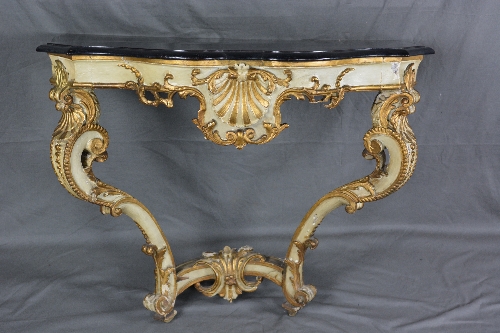 A 19TH CENTURY BAROQUE STYLE GESSO AND GILTWOOD CONSOLE TABLE, the later ebonised faux black - Bild 2 aus 11