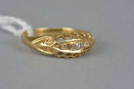 AN EARLY 20TH CENTURY 18CT GOLD DIAMOND FIVE STONE HALF HOOP RING, estimated total old European