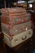 FIVE VINTAGE LUGGAGE ITEMS, including a leather suitcase (sd)