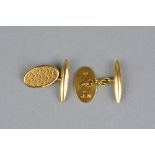 A PAIR OF 18CT CUFFLINKS, approximate weight 7.0 grams