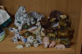 A GROUP OF WADE HAPPY FAMILIES WHIMSIES AND OTHER FIGURES, to include Frog, Giraffe, Owl, Rabbit and