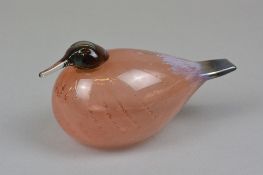 OIVA TOIKKA FOR NUUTAJARVI IITTALA, A BLOWN GLASS BIRD SCULPTURE, with a peach colour body with
