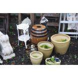 SIX DECORATIVE GARDEN ITEMS, including a composite figure of two lovers, a barrel and four plant