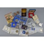 A SMALL BOX OF UK COINAGE AND COMMEMORATIVES, to include a 1977 Queens Silver Jubilee Crown .925