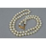 A MODERN FRESHWATER PEARL NECKLET, measuring approximately 460mm in length, fitted to a hook and