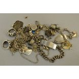 A MIXED TRAY OF VARIOUS WHITE METAL AND SILVER JEWELLERY ETC