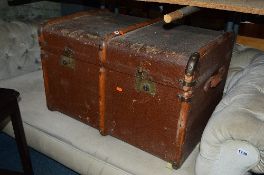 A VINTAGE TRAVELLING TRUNK