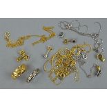 A MIXED BAG OF 18CT PART JEWELLERY, approximate weight 25 grams