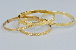 FOUR MIXED 9CT EXPANDABLE BRACELETS, approximate weight 25.2 grams