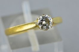 AN 18CT GOLD SOLITAIRE DIAMOND RING, ring size M, approximate weight 3.5 grams