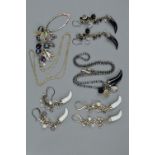 A MIXED LOT OF JEWELLERY, etc