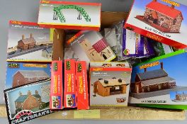 A QUANTITY OF BOXED OO GAUGE MODEL RAILWAY SCENIC ACCESSORIES, mainly building construction kits, to