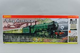 A BOXED HORNBY RAILWAYS OO GAUGE FLYING SCOTSMAN TRAIN SET, No.R1039, comprising Class A3 locomotive