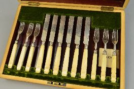 A BOXED SET OF SILVER BLADED FLATWARE (with key)