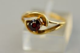 A 9CT GARNET SET RING, ring size O, approximate weight 2.4 grams