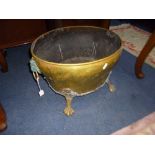 A 20TH CENTURY OVAL BRASS LOG BUCKET, on claw feet