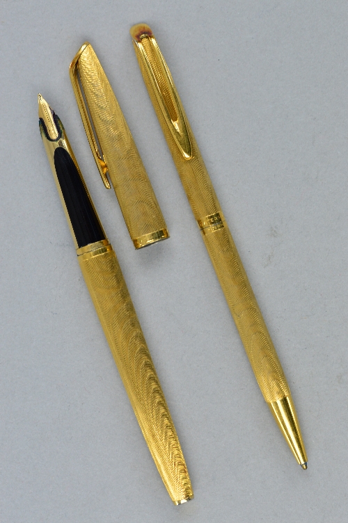 A GOLD COLOURED WATERMANS FOUNTAIN AND BALLPOINT PEN SET, stamped plaque or G, the fountain pen is - Image 2 of 3