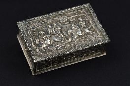 A MID 19TH CENTURY CHINESE SILVER SNUFF BOX OF RECTANGULAR FORM BY KHECHEONG OF CANTON, the hinged