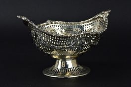 A LATE VICTORIAN OVAL SILVER SWEETMEAT DISH, pierced and repousse decoration of swags and foliate