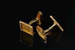 A PAIR OF CUFFLINKS, square shape with textured finish and twist rope edge, hinged fittings,